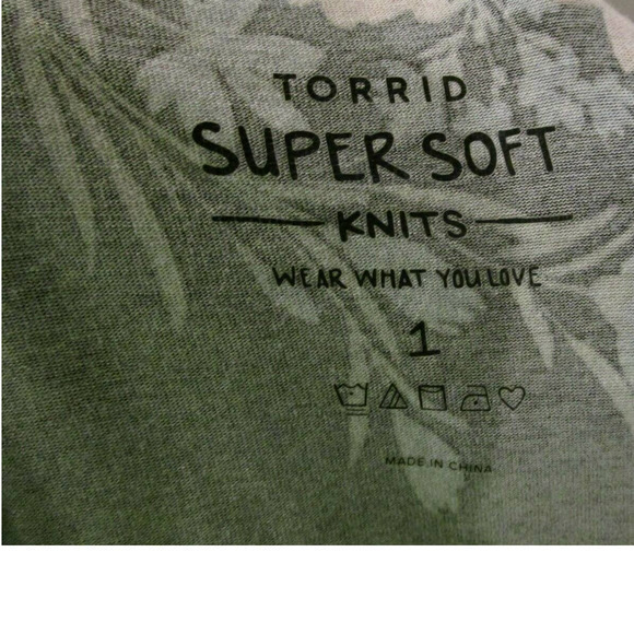 Ladies Torrid Dressy Top Lace sleeves style Super Soft Size 1 - Picture 8 of 9